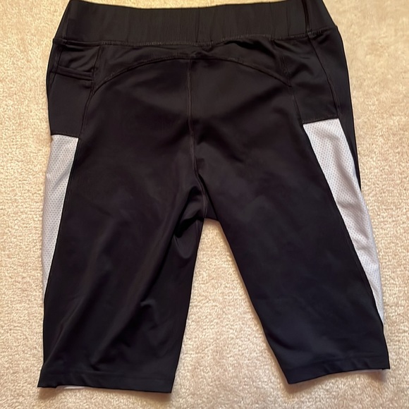 2 pair medium bike shorts old navy & Gil’s both black - Picture 8 of 9